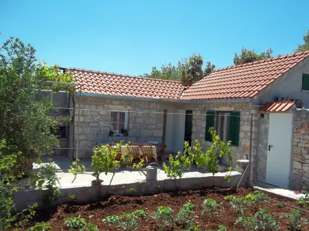 Holiday Home Ruža Отели в г. Остров Брач