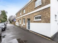 Windsor Mews by Stay Focused SA