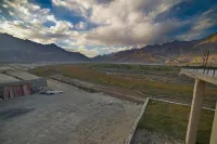 Baltistan Fort Skardu Resort Hotels in Скарду
