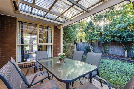 Stayau Cozy Family Comfort Vibrant Wifi 5BRM Glen Отели в г. Глен-Уэйверли