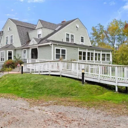 The Northport Inn & Lodge