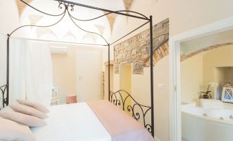 Romantic Escape City Centre with Jacuzzi & Parking by Rent All Como