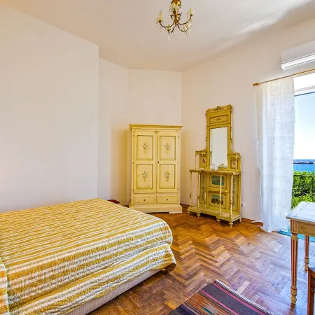 Amazing Sea View in Historic Building in Downtown by Wonderful Italy