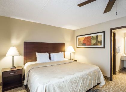 Quality Suites Milwaukee Airport