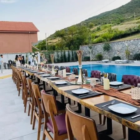 Toka Hotel Restaurant Отели в г. Поградец