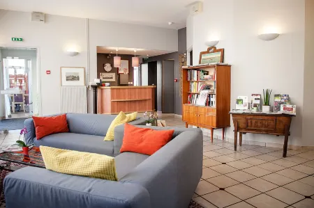 Logis Hôtel du Commerce Отели в г. Шатель-Гийон