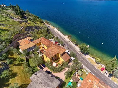 Albergo Del Garda Các khách sạn gần Jungle Adventure Park