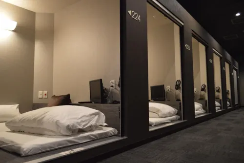 Bizcourt Cabin Susukino - Caters to Men