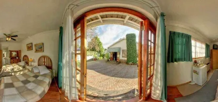 Cosy Den B&B Luxury Guest House Style