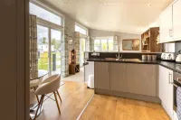 Inside No 1 Retreat Hotel in zona Hyning Monastery