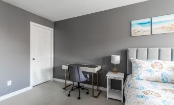 Luxury 3Br 2BA Townhome with Private Hot Tub, Gym, BBQ by Globalstay