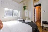 4 Bed Urban Home in Manchester فنادق في Stretford