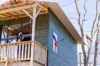 Les Lodges - Parrot World Hotels in Pommeuse