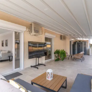 Sunny & Luxurious Penthouse with Terrace