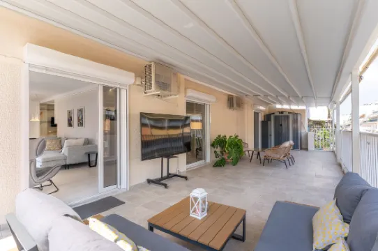 Sunny & Luxurious Penthouse with Terrace
