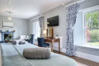 Hill House Country Estate - Princes Gate - parking