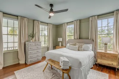 The Palmetto House Hotels near Sound Of Charleston