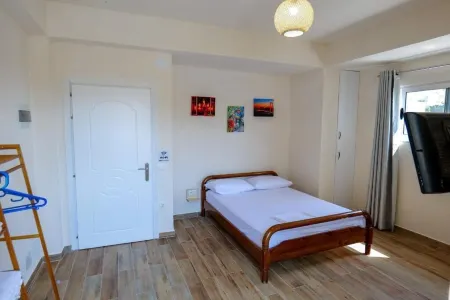 Joyous Apartments Отели рядом с достопримечательностью «Saranda Municipality public beach»