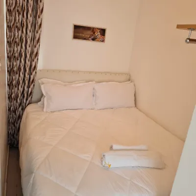 Racecourse Studio Apartments Hotels near Karen Blixen Museum