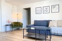 Phaedrus Living: Ourania City Heights Flat Hotel di Mesa Geitonia