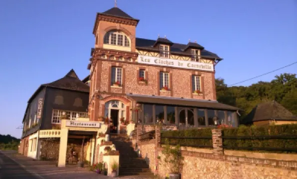 레 클로시 드 콘빌  호텔