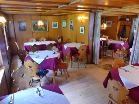 Hotel-Restaurant Maien Отели в г. Тодтмос