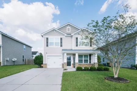 Charming 3-bedroom oasis in lovely Pooler with hot tub, king bed, and Smart TVs
