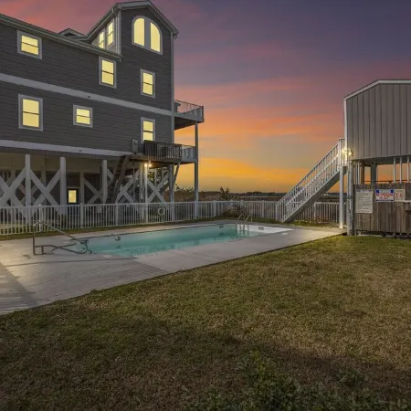 4BR/4BA - pool, elevator, deeded beach access, 2 king suites & AMAZING views!