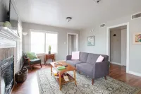 Sage Cottage: Cozy & Serene/ Sleeps 6 / Huge Yard!