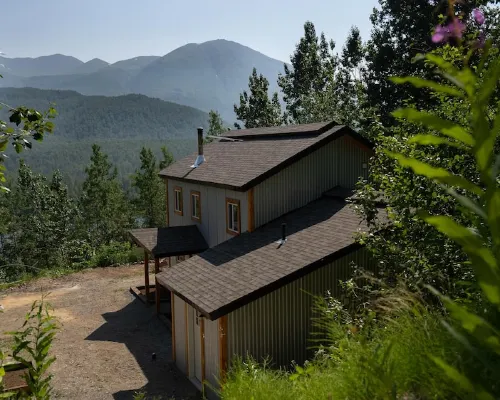 Mountain House Amazing view of Matanuska Peak โรงแรมในเลซีเมาน์เทน