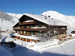 Hotel Bucaneve