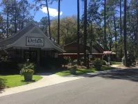End Unit! 5 min to Beach. Steps from Pool/Jacuzzi and Golf Close to Dining. WiFi