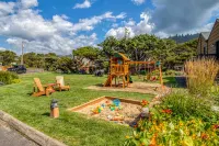 Private Deck and Ocean Views - Luxurious Coastal Retreat Hotels in Neskowin