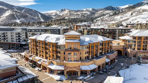 Year-Round Outdoor Pool and Multiple Hot Tubs - Stunning Ski-in Oasis Hotels in Summit County