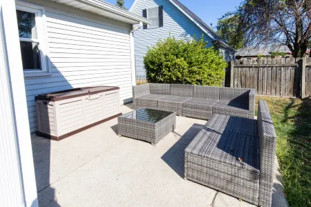 Private Community Near Main Street Activities - Charming Cozy Retreat Отели в г. Вермилен