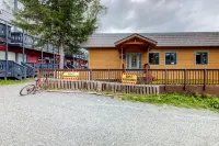 Ski-in/ski-out condo with amazing mountain views - near shopping & dining Hotels in Girdwood
