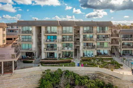 Ocean Vistas and Luxurious Amenities - Exquisite Coastal Retreat