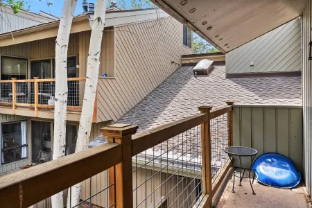 Private Balcony and Shared Hot Tub - Inviting Mountain Retreat