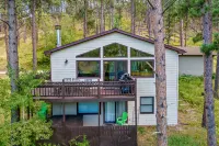 Mountain-view house with washer/dryer, fireplace, gas grill, balcony, & patio