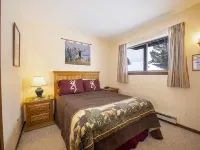 Stunning Mountain Views and Cozy Living Space - Charming Retreat Hotel a Granby