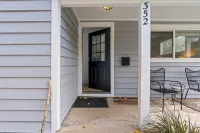 Downtown Location, 5 Min Walk to Train, Great Yard