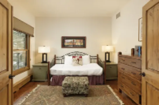 Spectacular Views and Heated Pool - Stylish Mountain Haven