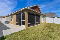 Scenic Pond Views and Screened Lanai - Charming Retreat