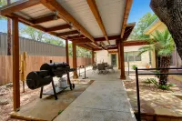Romantic Suite with Private Patio and Communal Kitchen - Charming Retreat Hotels in Wimberley