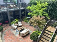 Downtown Savannah Carriage House near Forsyth Park