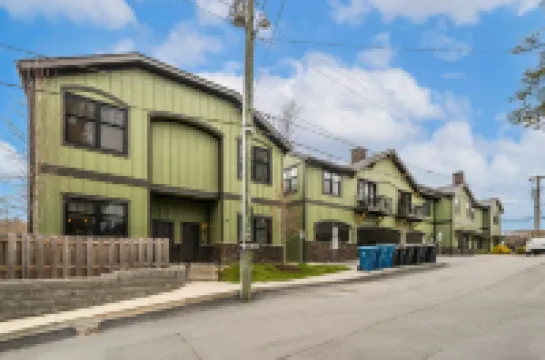 Private Hot Tub and Live Edge Bar - Stunning Modern Retreat