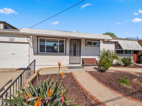 Amazing Backyard with Fruit Trees and Grill - Gorgeous Garden Paradise