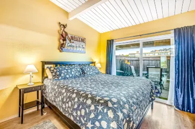 Dog-friendly oceanfront condo - walk to beach & Gearhart Golf Links