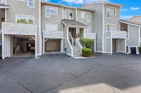 Stunning Marsh Views and Luxurious Amenities - Exquisite Coastal Retreat