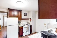 Craftsman Cottage Hotels in Springfield